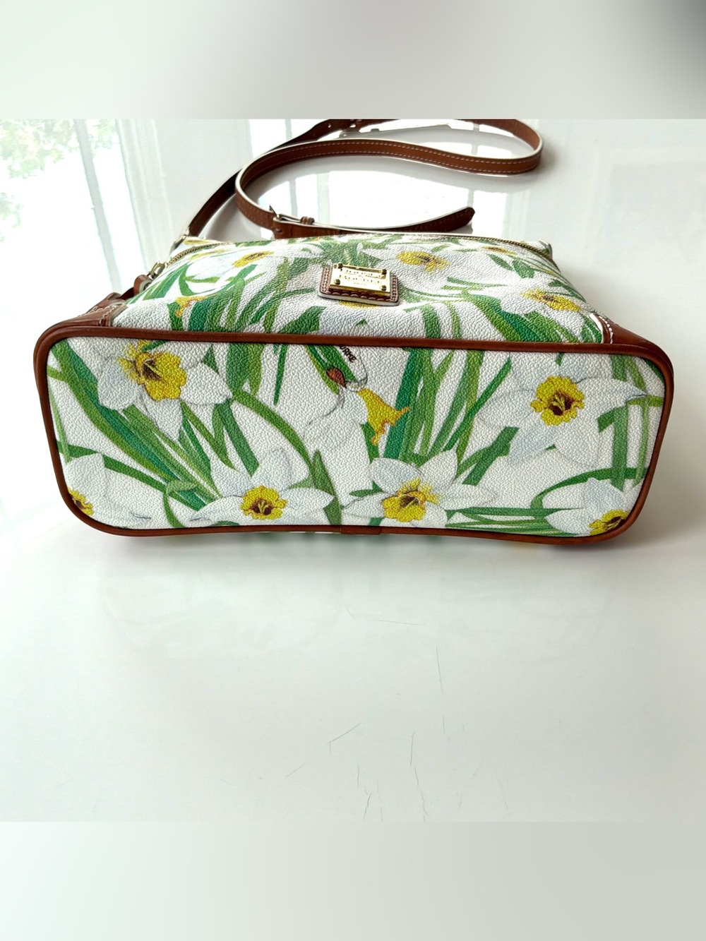 Dooney & Bourke Daffodil Becca Shoulder Bag White Floral Leather Trim J9856886 - Picture 3 of 16